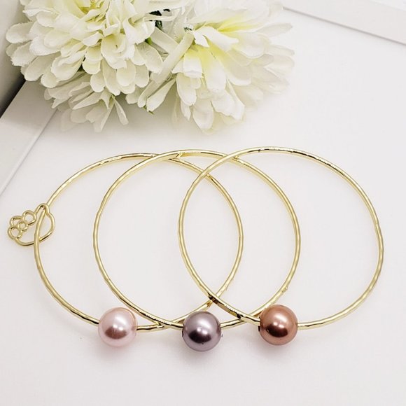 Hammered Pearl Shell Bracelets - Picture 3 of 5